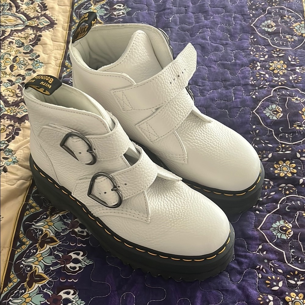 Dr. Martens Devon boot size 9